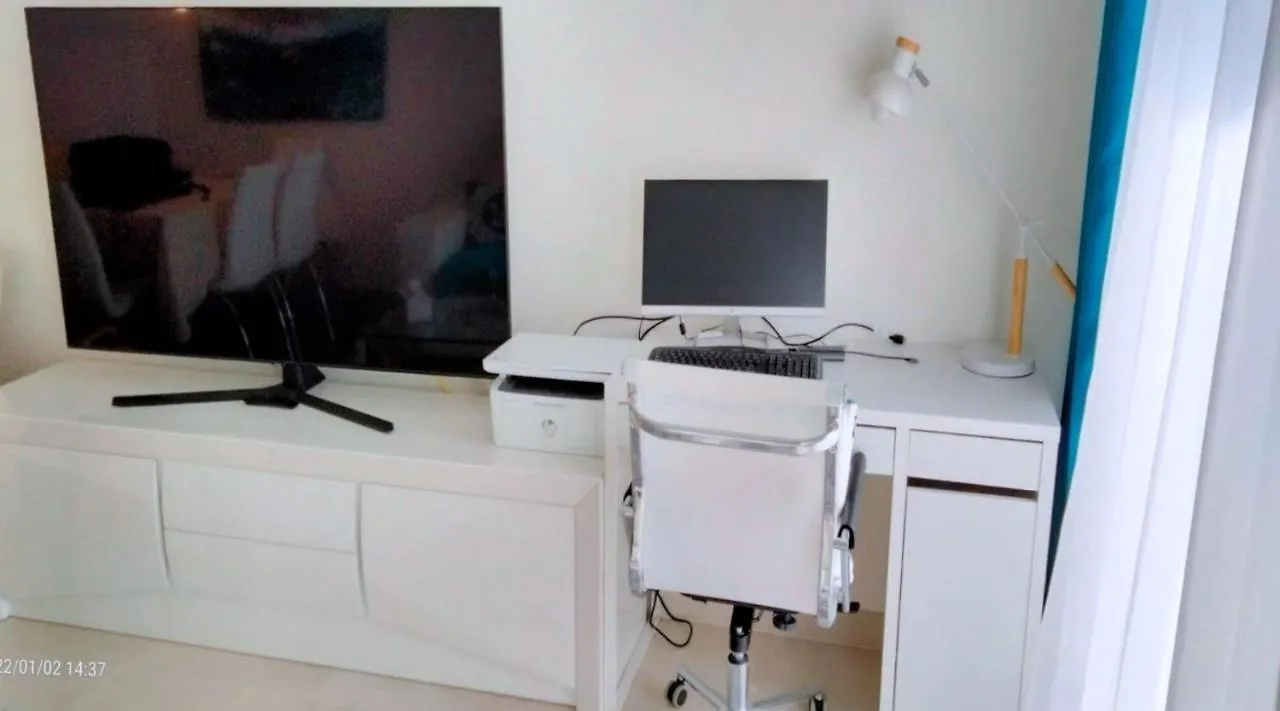 Lovely Apartment Centrally Located In Estepona 0*,