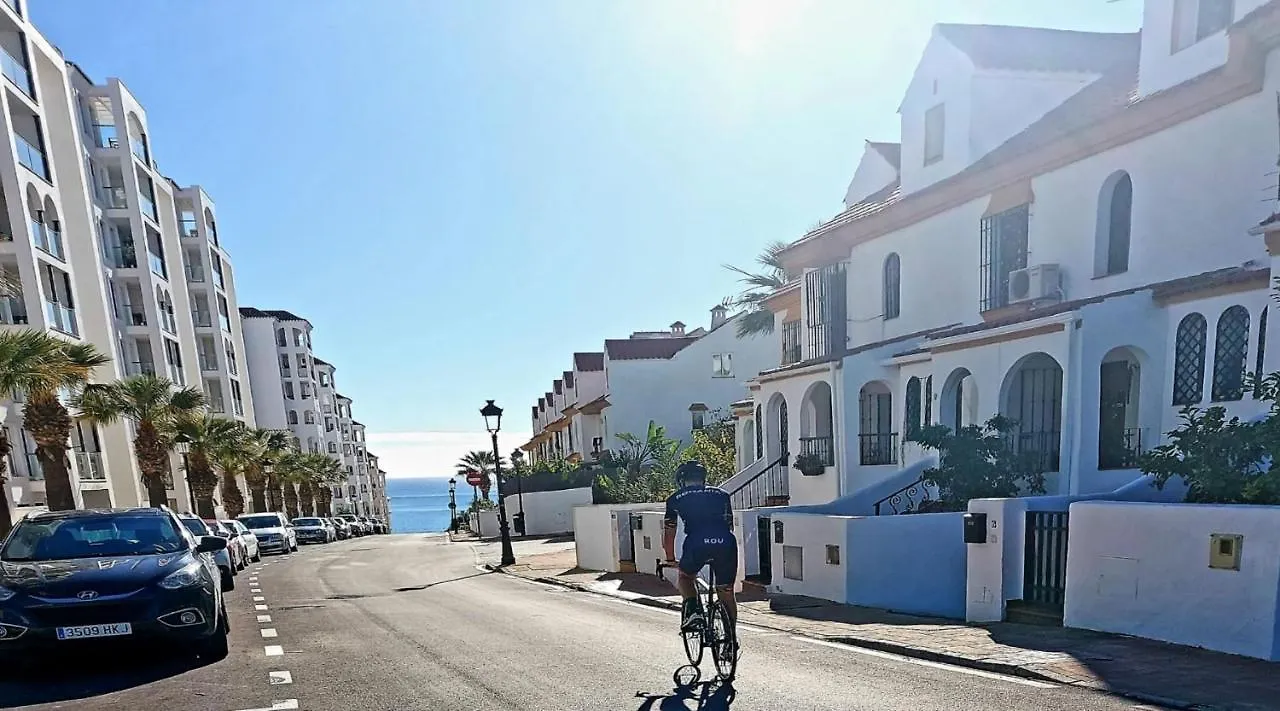 Lovely Apartment Centrally Located In Estepona