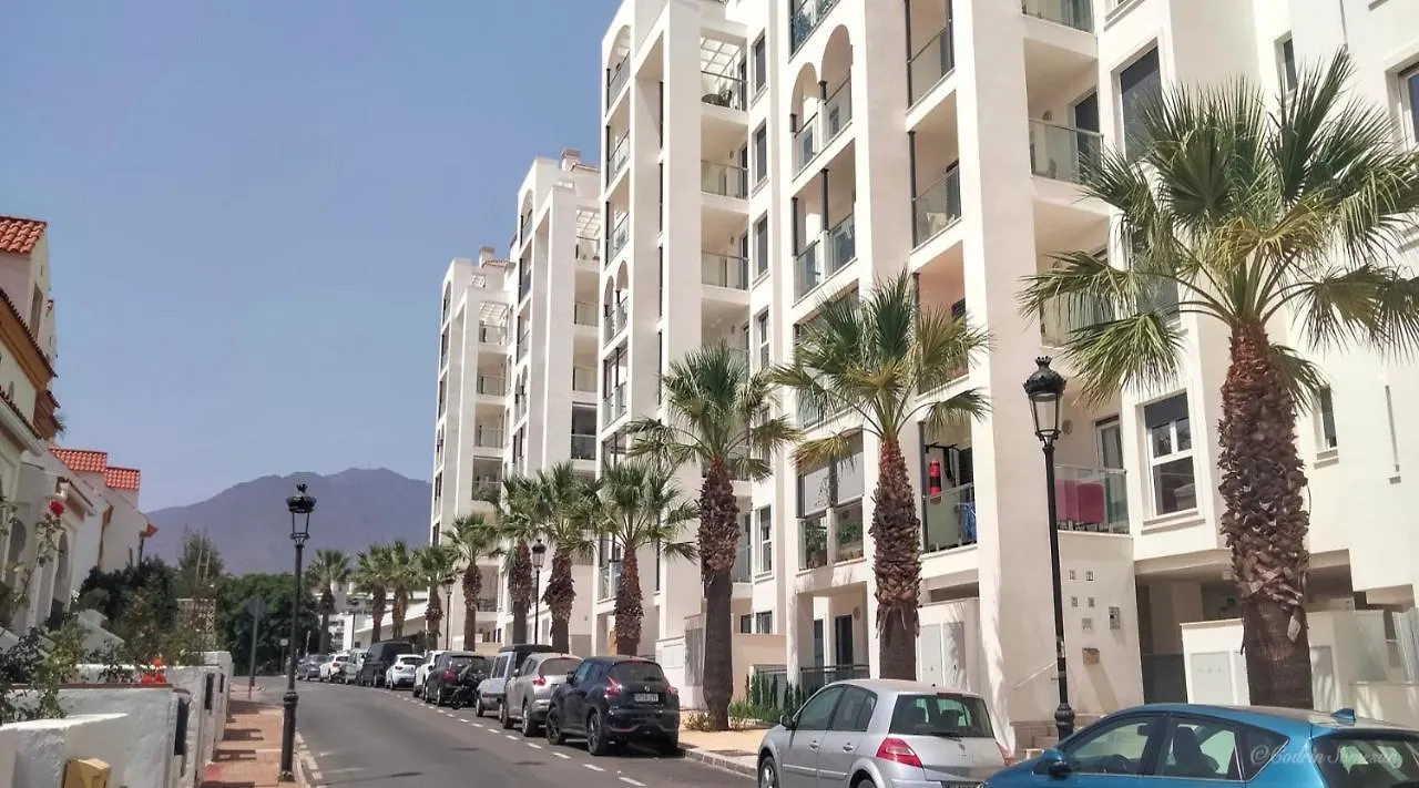 Lovely Apartment Centrally Located In Estepona 0*,