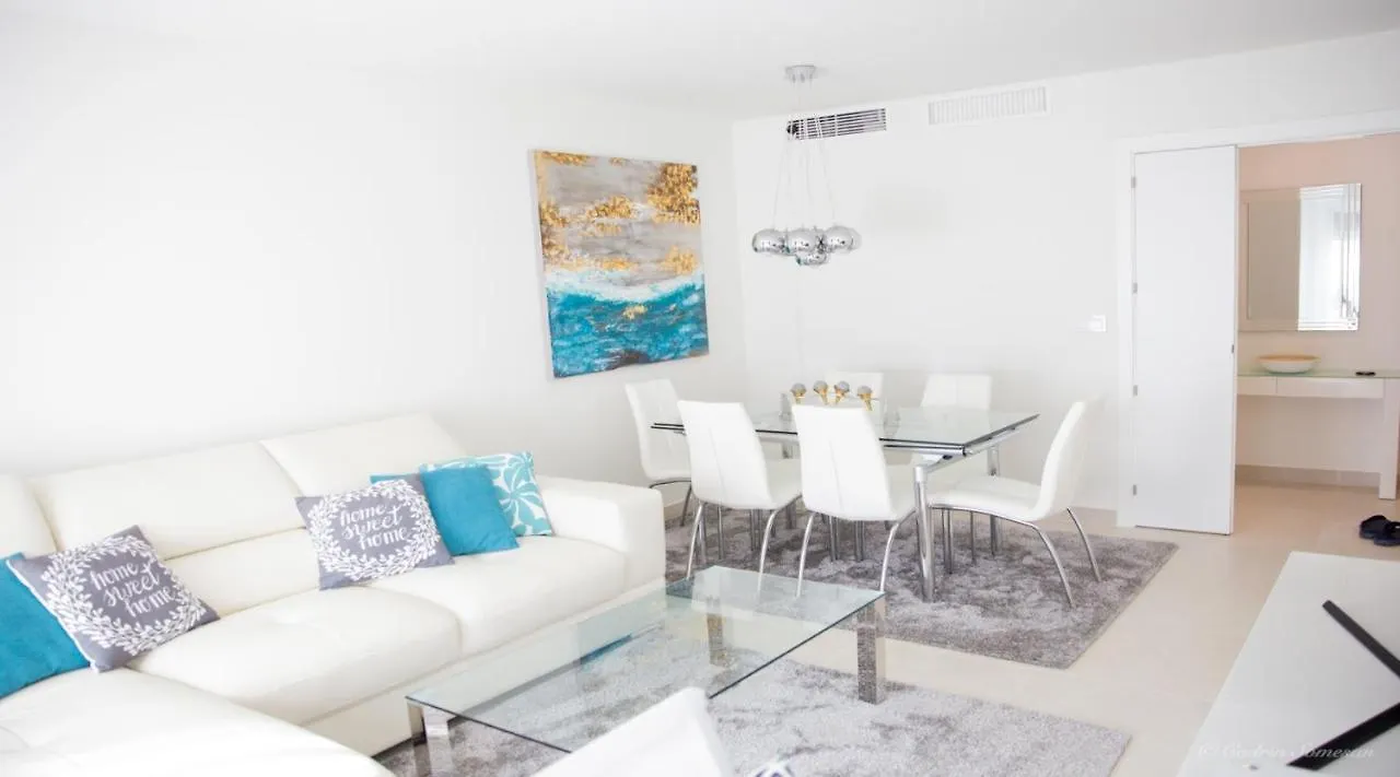 Lovely Apartment Centrally Located In Estepona